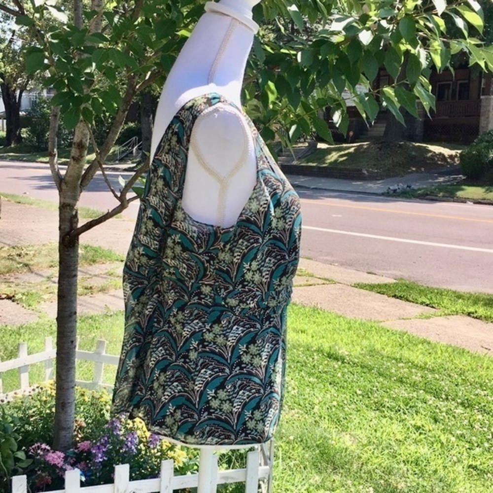 Loft‎ floral blouse with attached camisole - Picture 3 of 9